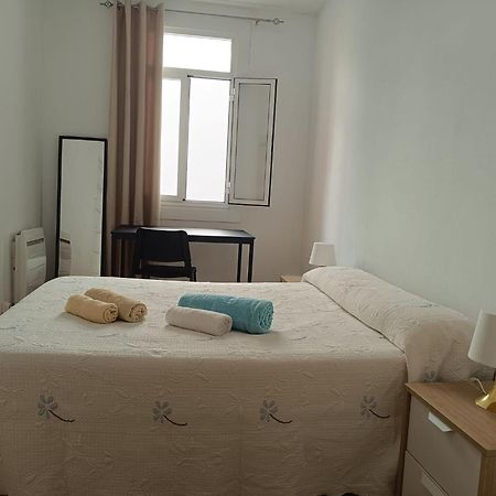拉科鲁尼亚Piso Antiguo, Muebles Viejos, Muy Sencillo, Alquilado En Invierno A Estudiantes, Sin Ascensor, Cocina Antigua A Gas, Edificio Muy Antiguo公寓 外观 照片