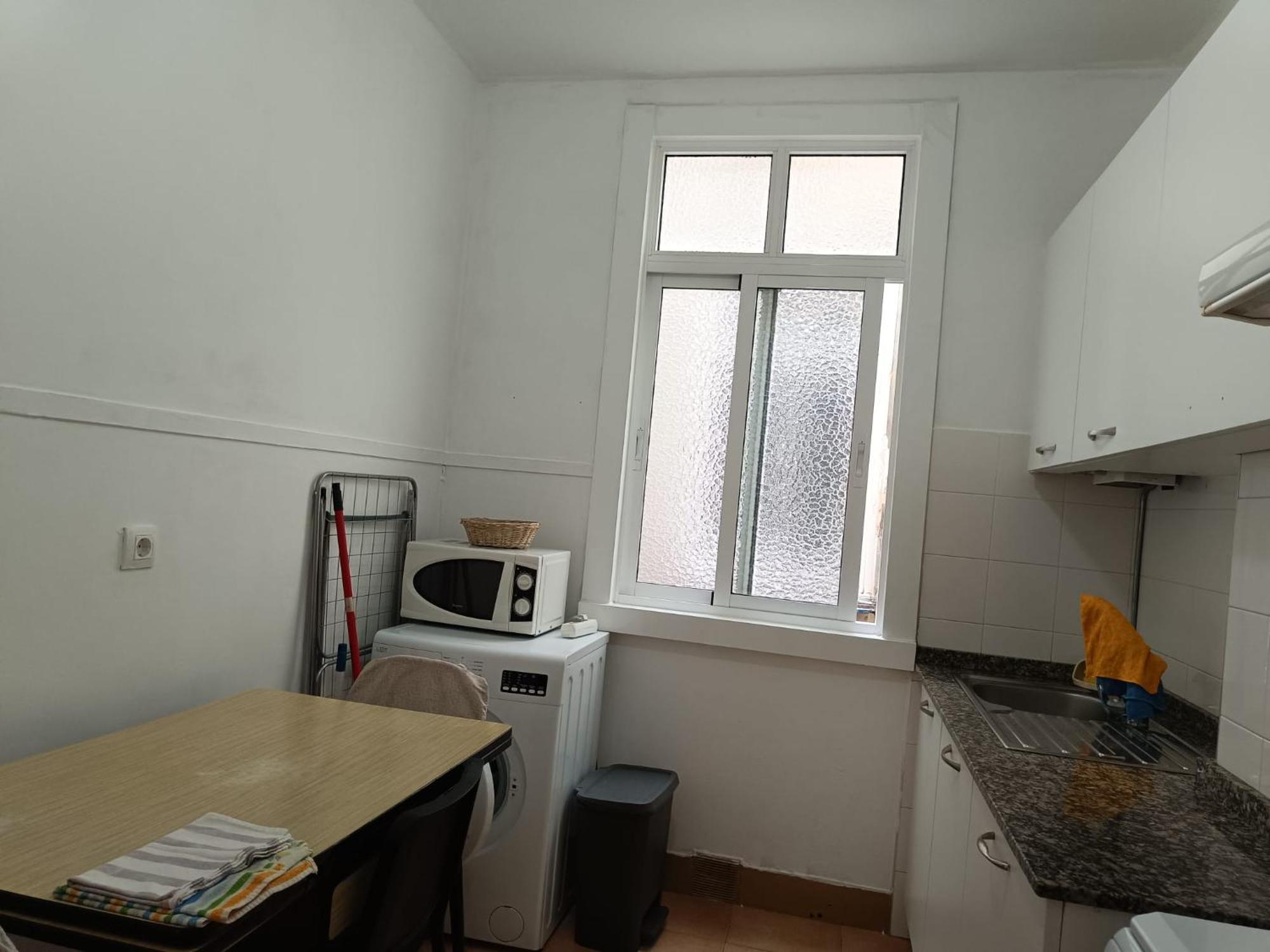 拉科鲁尼亚Piso Antiguo, Muebles Viejos, Muy Sencillo, Alquilado En Invierno A Estudiantes, Sin Ascensor, Cocina Antigua A Gas, Edificio Muy Antiguo公寓 外观 照片